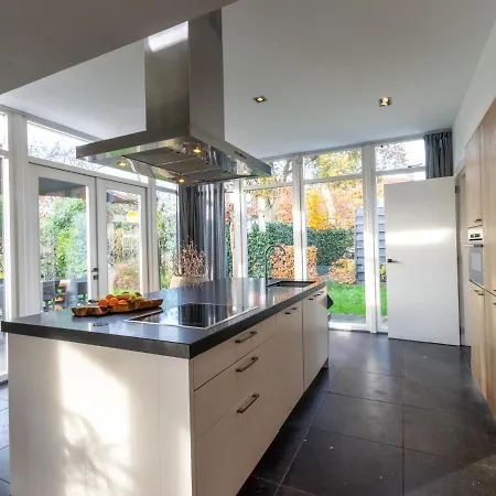 Hemels Helleke * אוסטרהוט